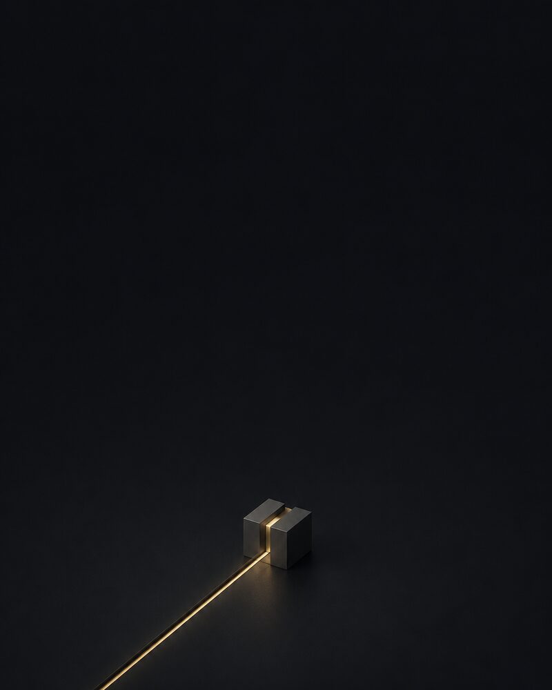 One brass line arriving at a small graphite block with an open slot